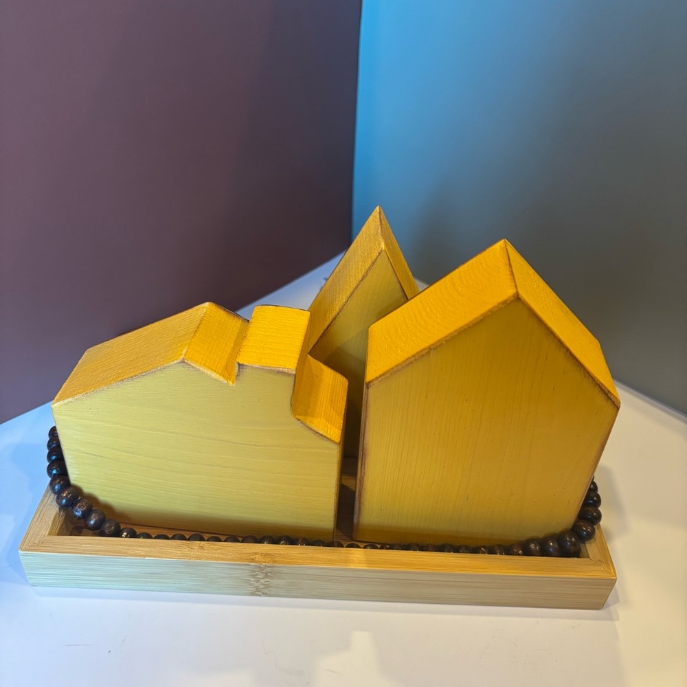 SET/5 3 Wood House Decor with Bee Design, Tray, Garland - Picture 3 of 12